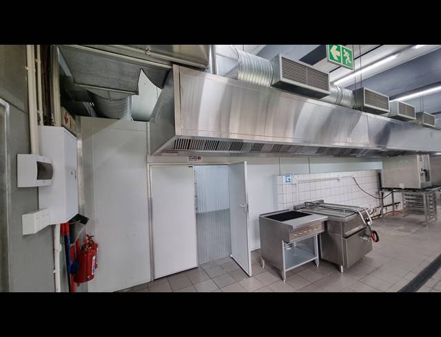 225M² FACTORY TO LET IN SALT RIVER